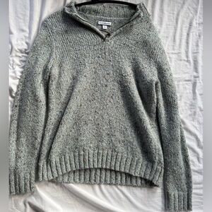 Croft & Barrow V-Neck Sweater in Heathered Gray/Green